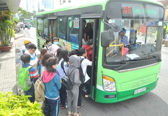 TPHCM tăng cường xe buýt phục vụ dịp Tết Dương lịch 2018 ảnh 1 TPHCM tăng cường xe buýt phục vụ dịp Tết Dương lịch 2018 ảnh 1