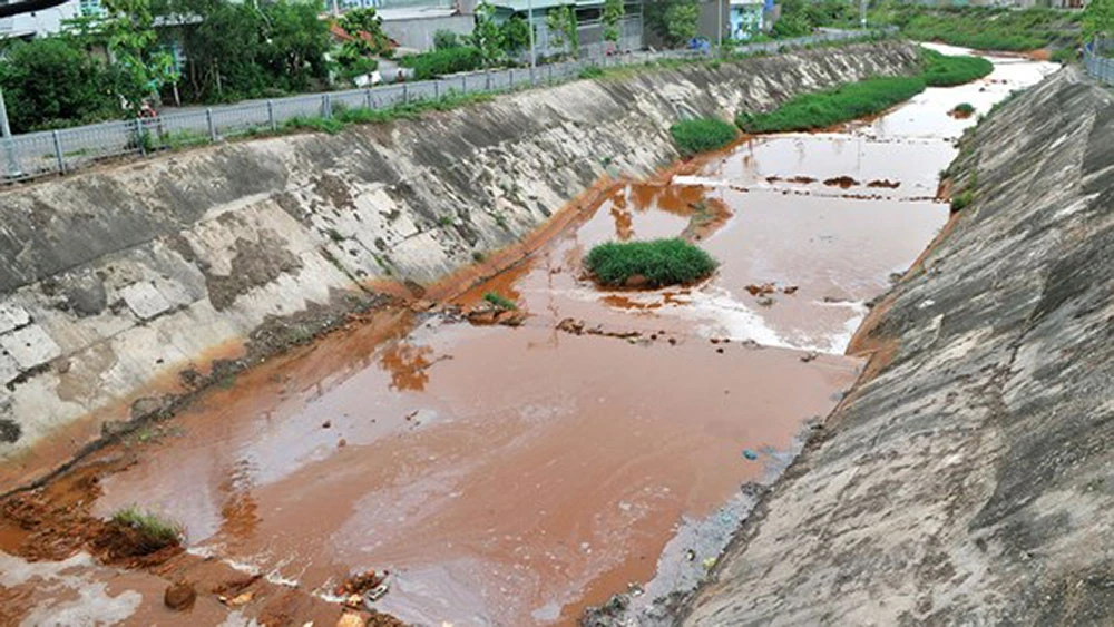 Kênh Ba Bò qua TPHCM đoạn giáp tỉnh Bình Dương