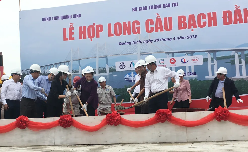 Hợp long cầu Bạch Bằng nối tỉnh Quảng Ninh và TP Hải Phòng ảnh 1