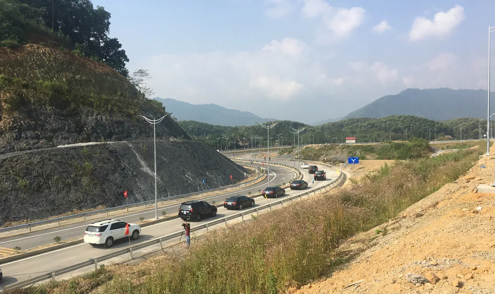 Nút giao IC-11 trên tuyến cao tốc Nội Bài - Lào Cai được thông xe và đưa vào sử dụng ảnh 2