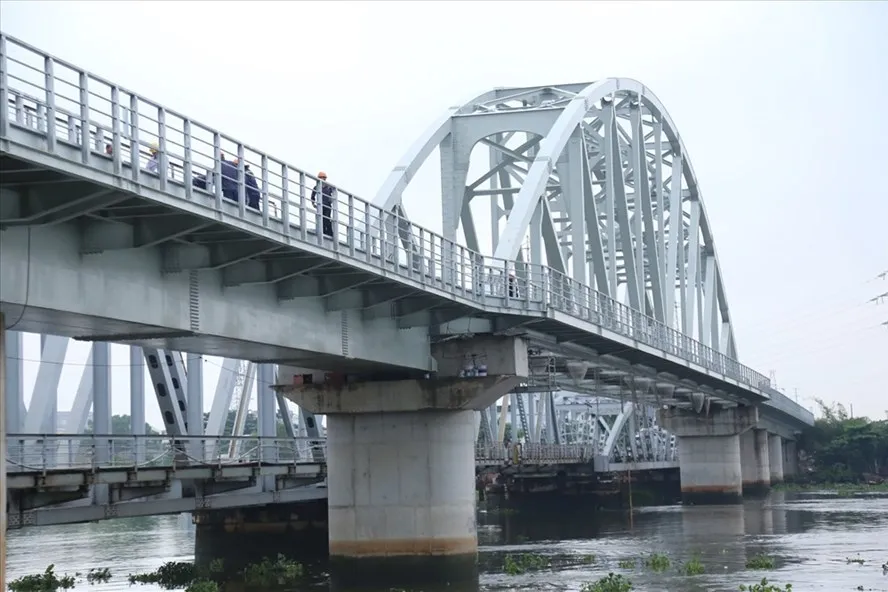 Thông tuyến đường sắt qua cầu Bình Lợi mới ảnh 1