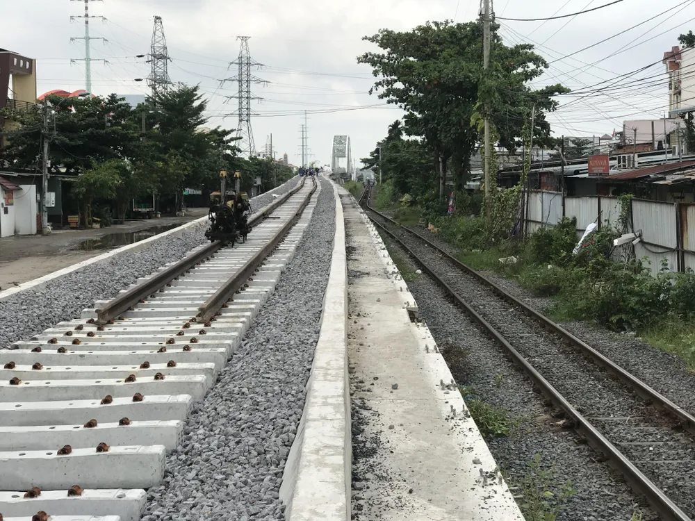 Thông tuyến đường sắt qua cầu Bình Lợi mới ảnh 2