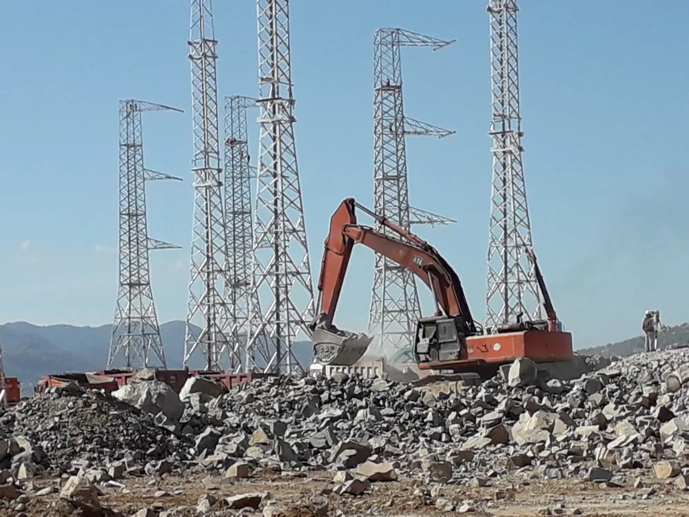 Kiểm tra tiến độ dự án Nhà máy điện mặt trời Trung Nam - Thuận Nam 450MW ảnh 3