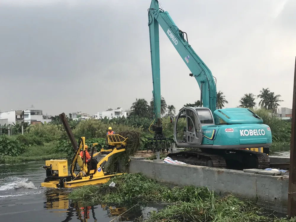 Tổ hợp hiện đại trên sông rạch TPHCM “gắp” hơn 5 tấn rác/giờ ảnh 3