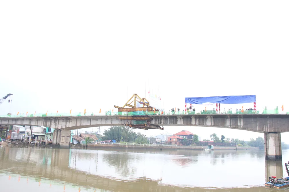 Hợp long cầu Phước Lộc huyện Nhà Bè sau 8 năm thi công ảnh 2