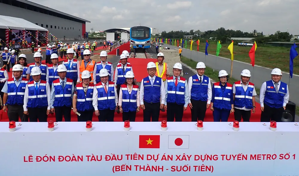 TPHCM ra mắt đoàn tàu metro số 1 ảnh 1 TPHCM ra mắt đoàn tàu metro số 1 ảnh 1