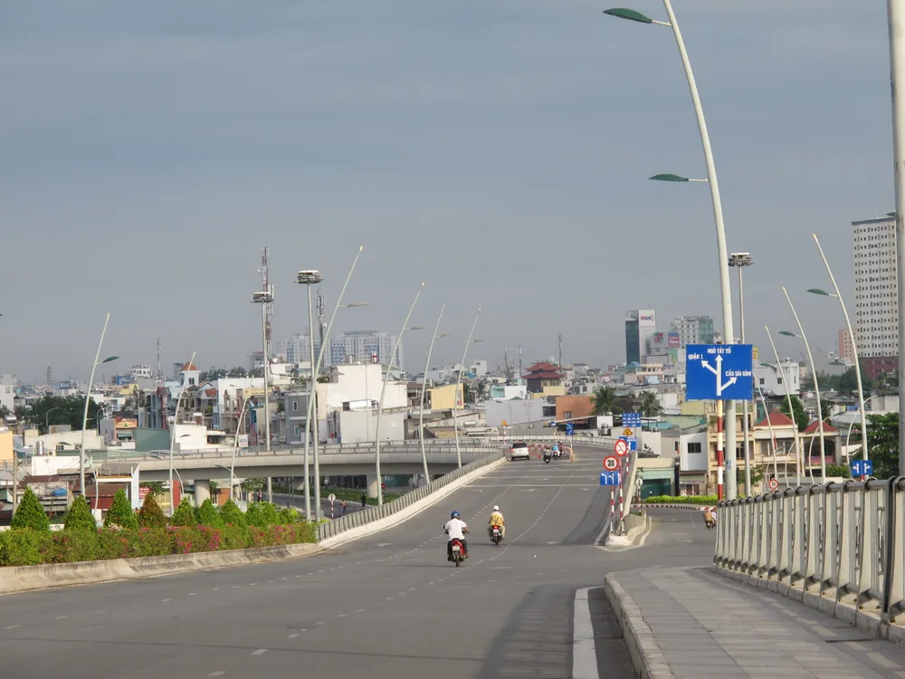 Cấm xe lưu thông qua cầu vượt Nguyễn Hữu Cảnh 6 tháng ảnh 1