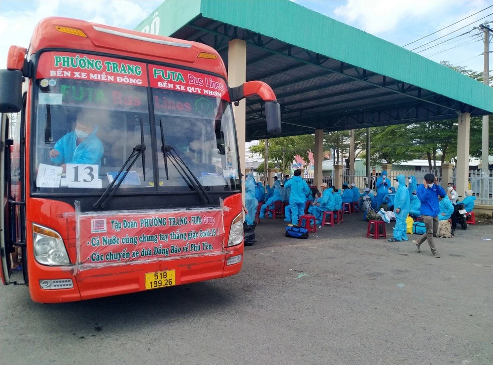 426 người Phú Yên được đưa từ Bà Rịa - Vũng Tàu về quê tránh dịch Covid-19. Ảnh: QUỐC HÙNG