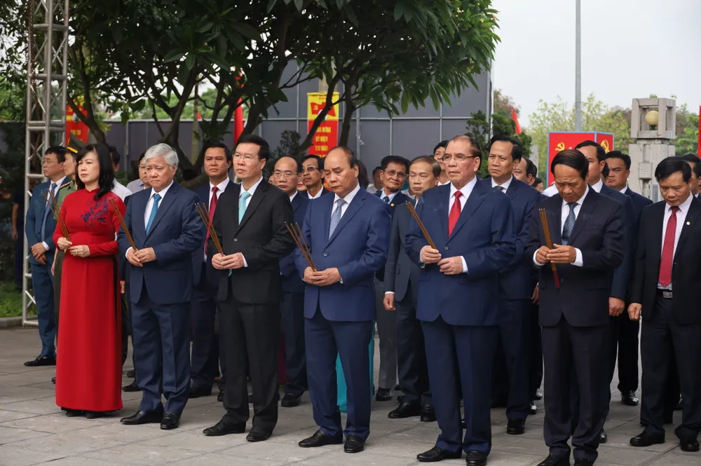 Chủ tịch nước Nguyễn Xuân Phúc dự Lễ kỷ niệm 110 năm ngày sinh Tổng Bí thư Nguyễn Văn Cừ ảnh 2