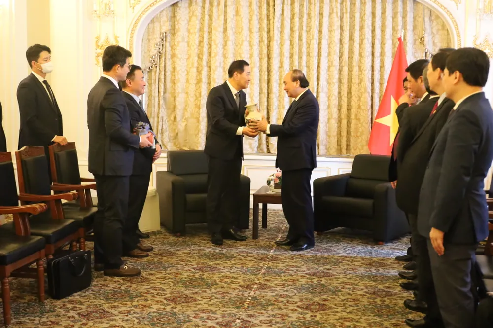 Chủ tịch nước Nguyễn Xuân Phúc tiếp lãnh đạo các tập đoàn hàng đầu Hàn Quốc đang đầu tư tại Việt Nam ảnh 3