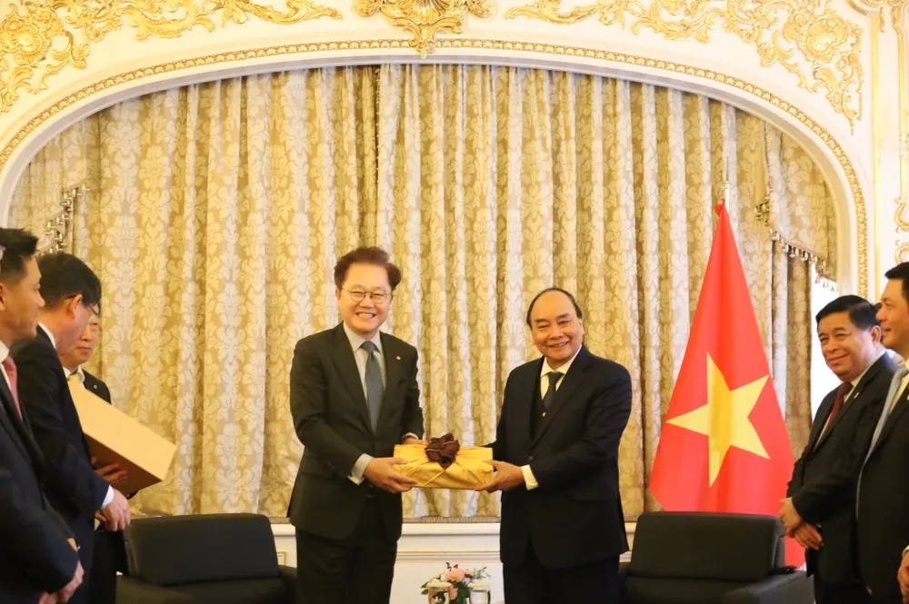Chủ tịch nước Nguyễn Xuân Phúc tiếp lãnh đạo các tập đoàn hàng đầu Hàn Quốc đang đầu tư tại Việt Nam ảnh 2
