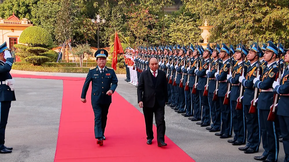 Chủ tịch nước Nguyễn Xuân Phúc thăm Quân chủng Phòng không - Không quân