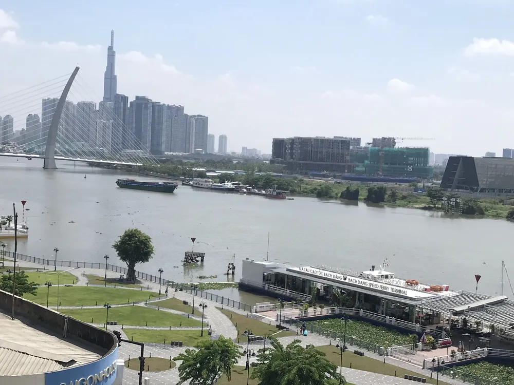 Bến Bạch Đằng quận 1 sau khi chỉnh trang. Ảnh: QUỐC HÙNG Bến Bạch Đằng quận 1 sau khi chỉnh trang. Ảnh: QUỐC HÙNG