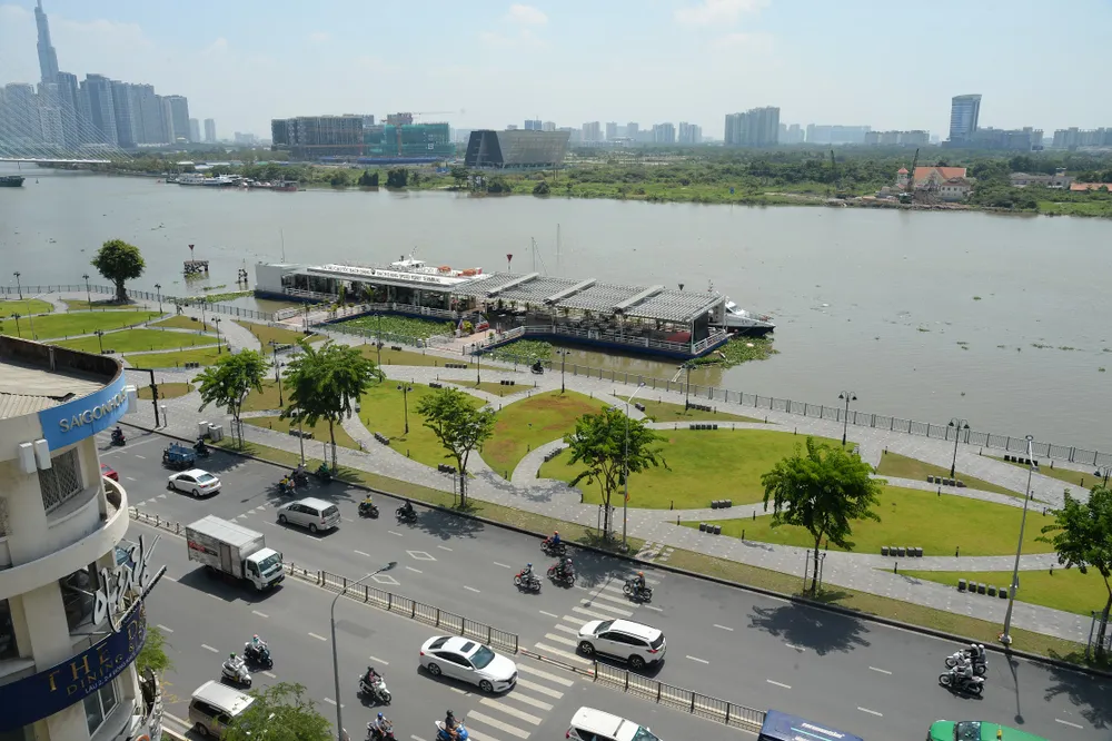 Cầu tàu bến Bạch Đằng, quận 1. Ảnh: QUỐC HÙNG Cầu tàu bến Bạch Đằng, quận 1. Ảnh: QUỐC HÙNG