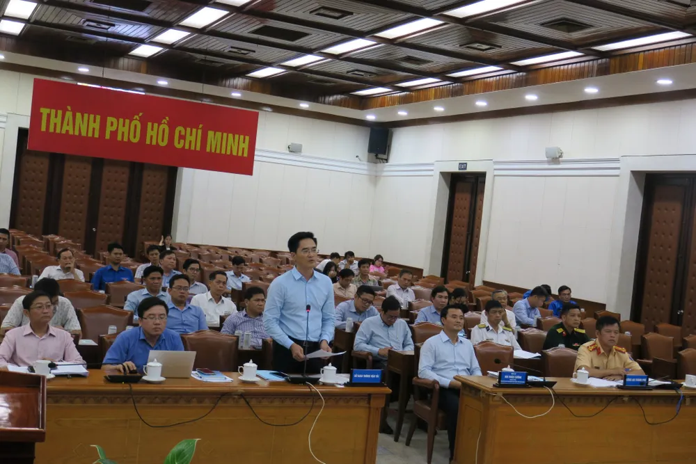 Giám đốc Sở GTVT TPHCM, Phó ban Thường trực Ban ATGT TPHCM Trần Quang Lâm phát biểu tại hội nghị. Ảnh: QUỐC HÙNG