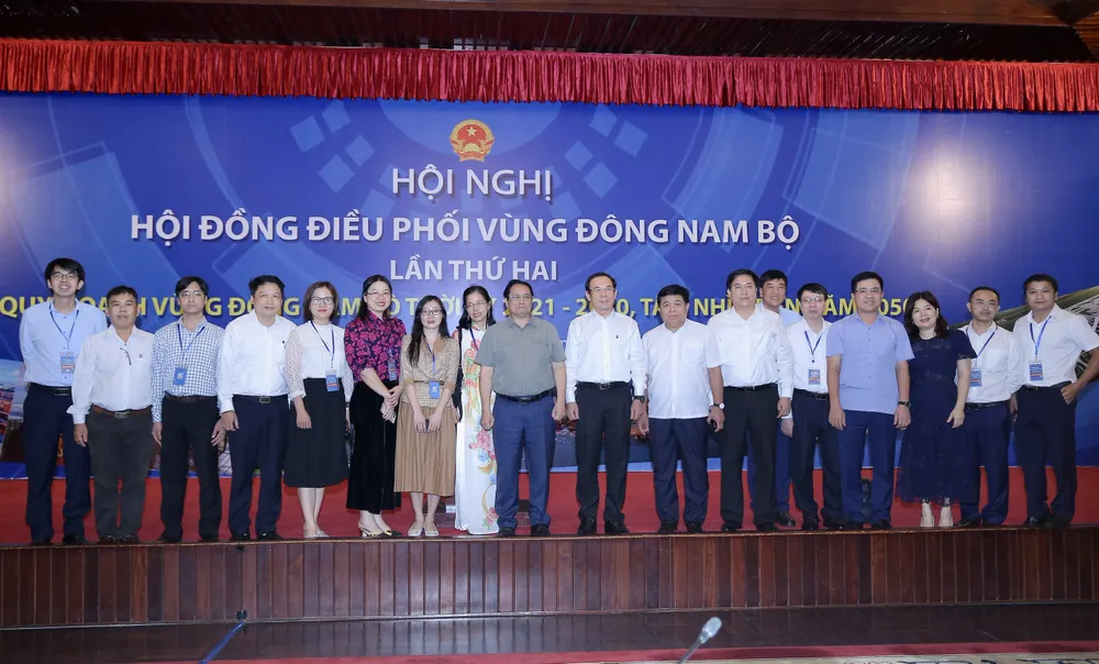 Các thành viên Hội đồng điều phối vùng Đông Nam bộ. Ảnh: DŨNG PHƯƠNG