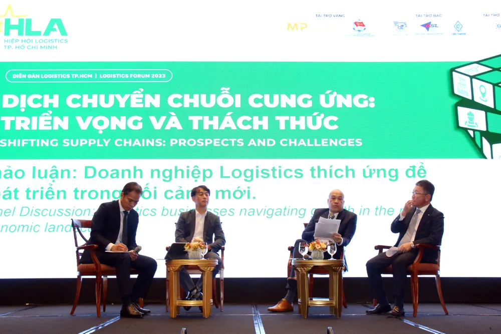 Các chuyên gia chia sẻ thông tin tại Diễn đàn logistics TPHCM năm 2023. Ảnh: QUỐC HÙNG Các chuyên gia chia sẻ thông tin tại Diễn đàn logistics TPHCM năm 2023. Ảnh: QUỐC HÙNG
