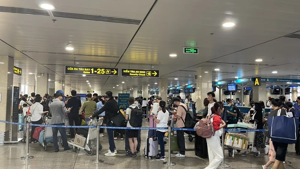 Bố trí làn ưu tiên, dịch vụ ưu tiên cho khách VIP. Ảnh: QUỐC HÙNG z5137982192439_5981617c3631d0796501aafb4e0f47a0.jpg