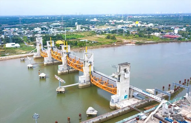 Cống Mương Chuối đã hoàn thành nhưng không thể đưa vào vận hành. Ảnh: QUỐC HÙNG Cống Mương Chuối.jpg