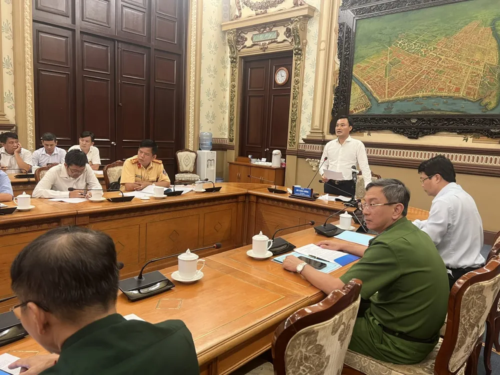 Phó Chủ tịch UBND TPHCM Bùi Xuân Cường phát biểu tại điểm cầu TPHCM. Ảnh: QUỐC HÙNG 16b.jpg