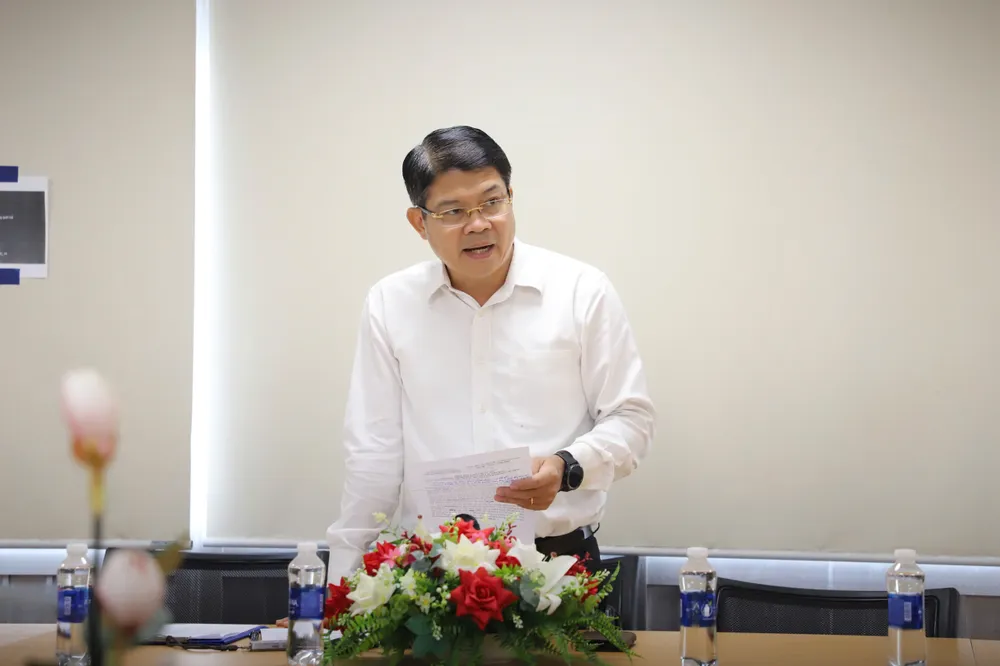 អនុប្រធាននាយកដ្ឋានសំណង់ទីក្រុងហូជីមិញ លោក Nguyen Thanh Loi ថ្លែងក្នុងសន្និសីទ។ រូបថត៖ QUOC HUNG 23.jpg