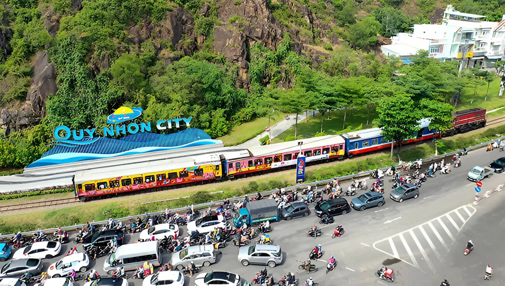 Ngày 1-6, mở tuyến tàu du lịch Quy Nhơn - Diêu Trì ảnh 1 27tau lua.jpg