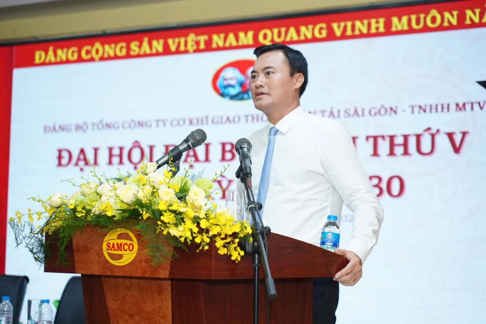 Đồng chí Bùi Xuân Cường, Thành ủy viên, Ủy viên Ban Thường vụ Đảng ủy, Phó Chủ tịch UBND TPHCM phát biểu chỉ đạo tại hội nghị. Ảnh: QUỐC HÙNG 20c.jpg