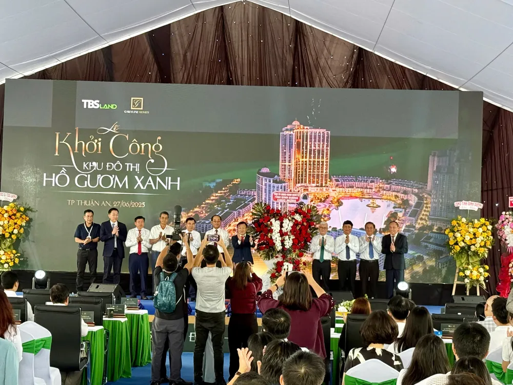 Quang cảnh lễ khởi công dự án. Ảnh: CAO LƯƠNG 27c.jpg