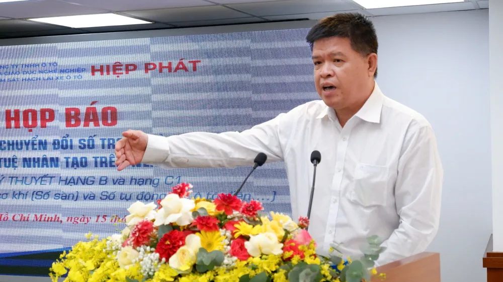 Phó Giám đốc Sở Xây dựng TPHCM Bùi Hòa An phát biểu tại buổi họp báo. Ảnh: QUỐC HÙNG BHan.jpg