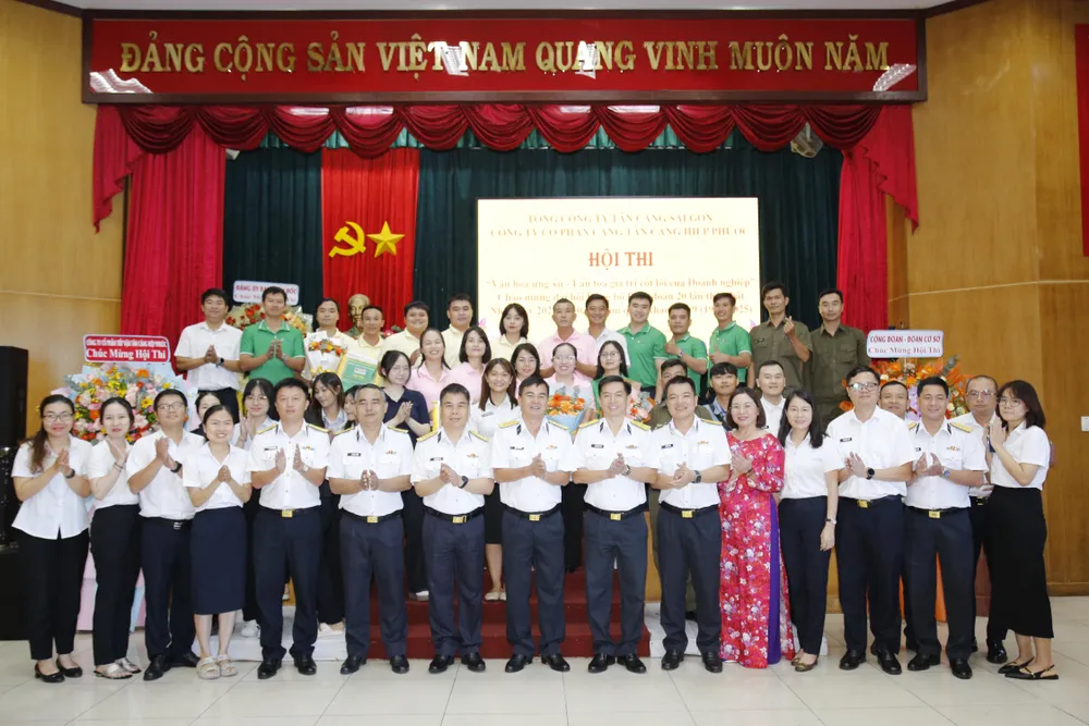 Các đại biểu và thí sinh tại hội thi. Ảnh: CÔNG HOAN 3c.JPG