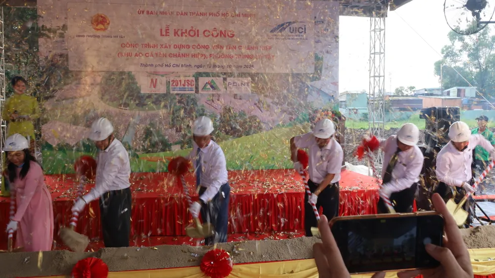 Khởi công xây dựng công viên Tân Chánh Hiệp. Ảnh: QUỐC HÙNG 1a.JPG