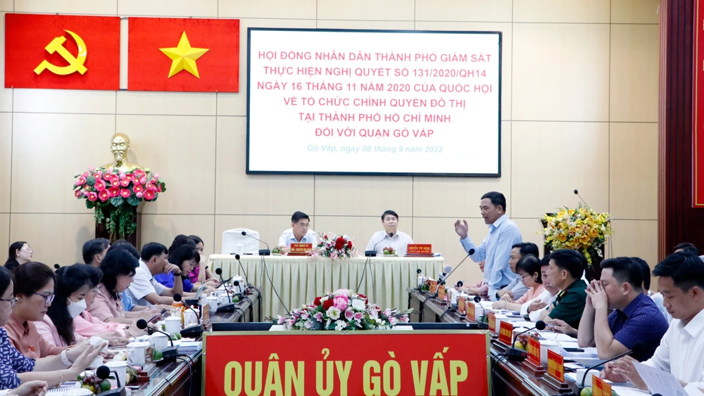 Đoàn giám sát HĐND TPHCM làm việc với quận Gò Vấp sáng 8-9. Ảnh: NGÔ BÌNH