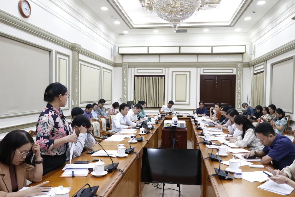 Các đại biểu tại buổi khảo sát. Ảnh: NGÔ BÌNH Các đại biểu tại buổi khảo sát. Ảnh: NGÔ BÌNH