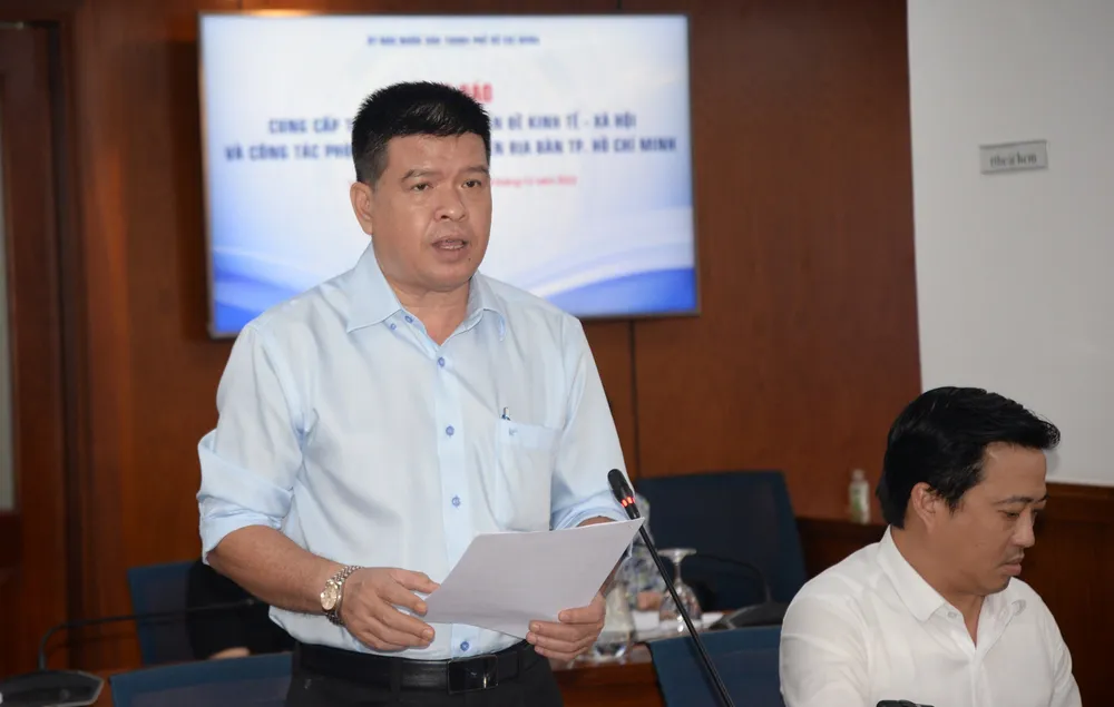 Phó Giám đốc Sở GTVT TPHCM Bùi Hòa An thông tin tại họp báo