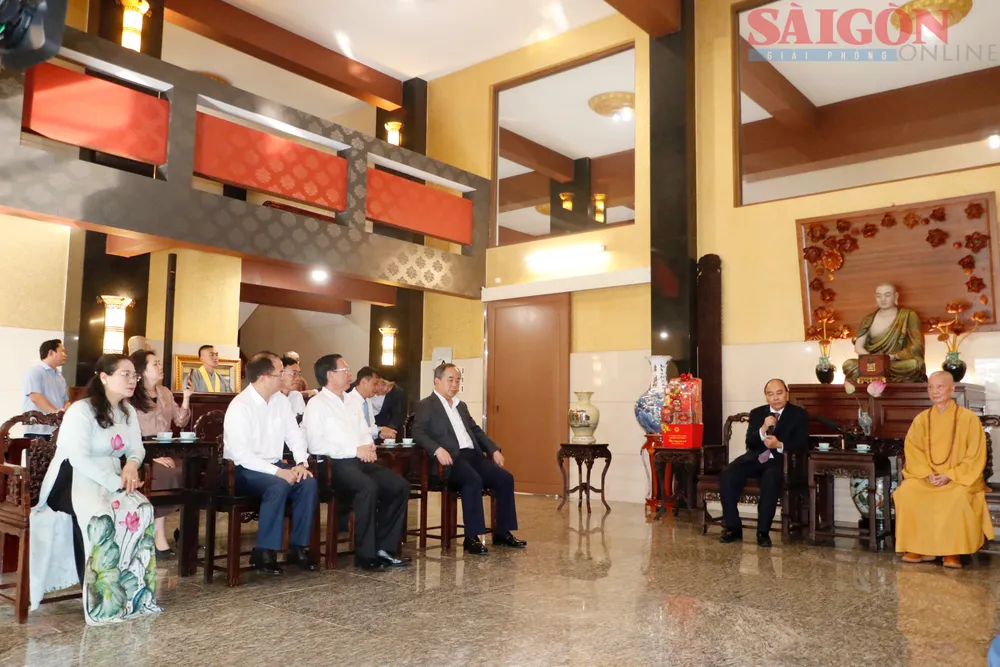 Chủ tịch nước Nguyễn Xuân Phúc cùng lãnh đạo Đảng, Nhà nước và TPHCM thăm, chúc tết Giáo hội Phật giáo Việt Nam. Ảnh: NGÔ BÌNH Chủ tịch nước Nguyễn Xuân Phúc cùng lãnh đạo Đảng, Nhà nước và TPHCM thăm, chúc tết Giáo hội Phật giáo Việt Nam. Ảnh: NGÔ BÌNH
