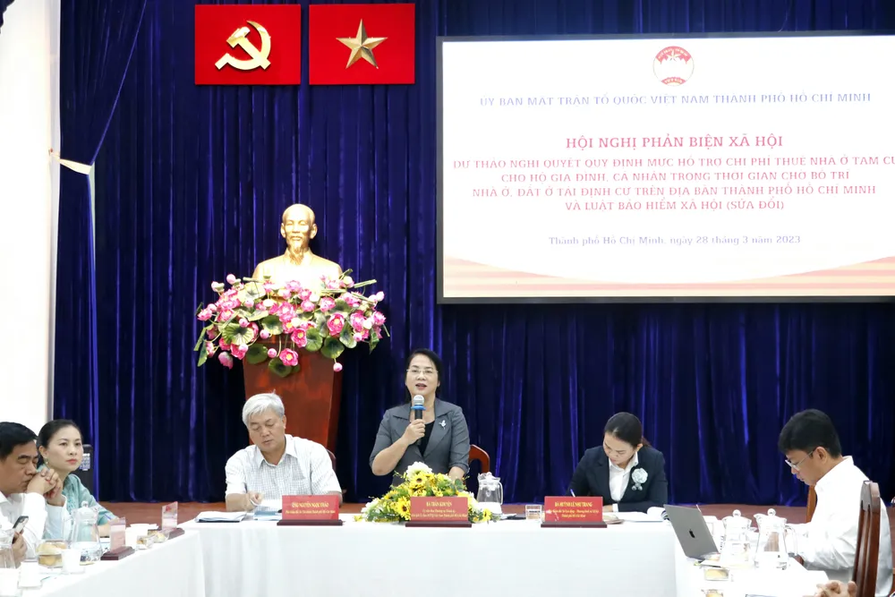 Chủ tịch Ủy ban MTTQ Việt Nam TPHCM Trần Kim Yến tiếp thu ý kiến các đại biểu. Ảnh: NGÔ BÌNH. Chủ tịch Ủy ban MTTQ Việt Nam TPHCM Trần Kim Yến tiếp thu ý kiến các đại biểu. Ảnh: NGÔ BÌNH.