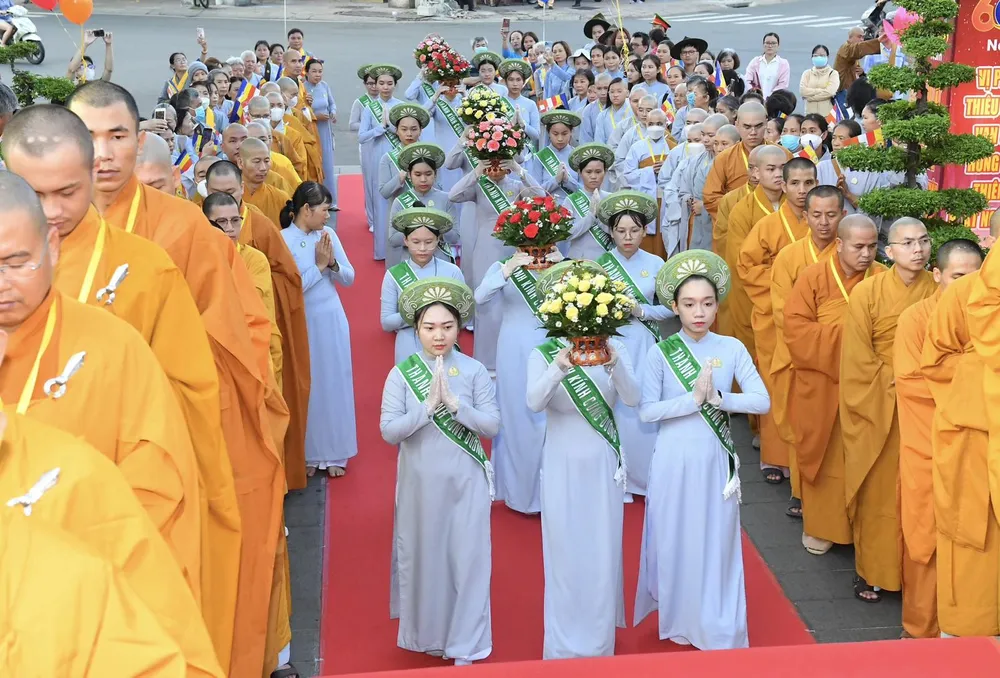 Lễ dâng hoa tưởng niệm Bồ tát Thích Quảng Đức. Ảnh: VIỆT DŨNG. Lễ dâng hoa tưởng niệm Bồ tát Thích Quảng Đức. Ảnh: VIỆT DŨNG.