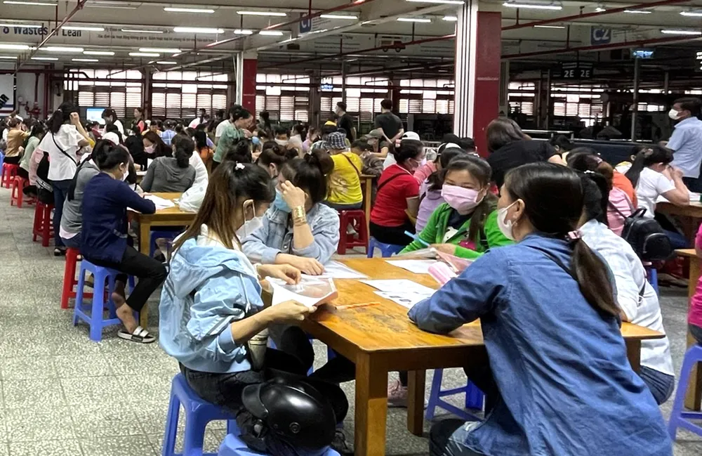 Công nhân Công ty Pouyuen Việt Nam thỏa thuận chấm dứt hợp đồng. Công nhân Công ty Pouyuen Việt Nam thỏa thuận chấm dứt hợp đồng.