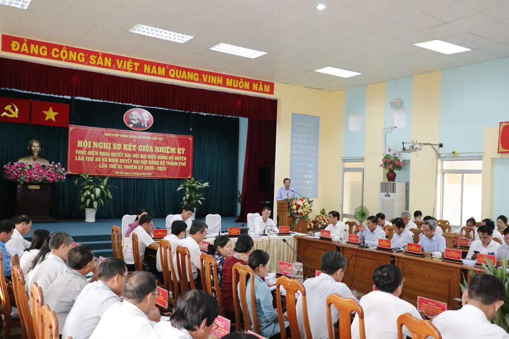 Các đại biểu dự hội nghị. Ảnh: NGÔ BÌNH