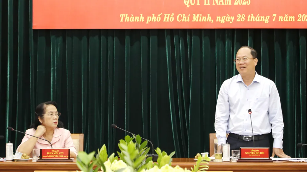 Đồng chí Nguyễn Hồ Hải phát biểu tại hội nghị. Ảnh: NGÔ BÌNH