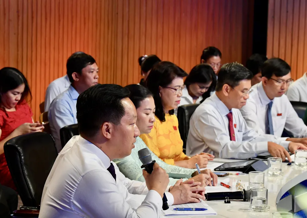 Các đại biểu tham dự chương trình. Ảnh: VIỆT DŨNG