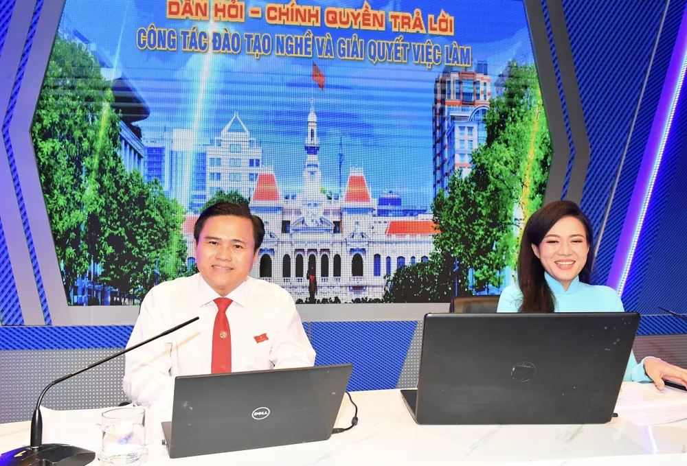 Trưởng ban Văn hóa - Xã hội HĐND TPHCM Cao Thanh Bình điều hành chương trình. Ảnh: VIỆT Dũng Trưởng ban Văn hóa - Xã hội HĐND TPHCM Cao Thanh Bình điều hành chương trình. Ảnh: VIỆT Dũng