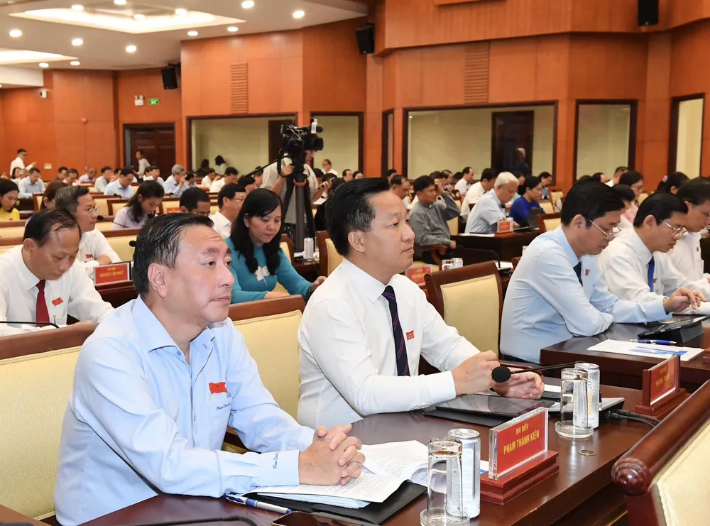 Đại biểu tham dự kỳ họp. Ảnh: VIỆT DŨNG Đại biểu tham dự kỳ họp. Ảnh: VIỆT DŨNG