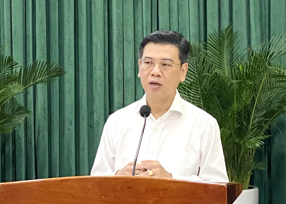 Phó Chủ tịch HĐND TPHCM Nguyễn Văn Dũng phát biểu tại hội nghị Phó Chủ tịch HĐND TPHCM Nguyễn Văn Dũng phát biểu tại hội nghị