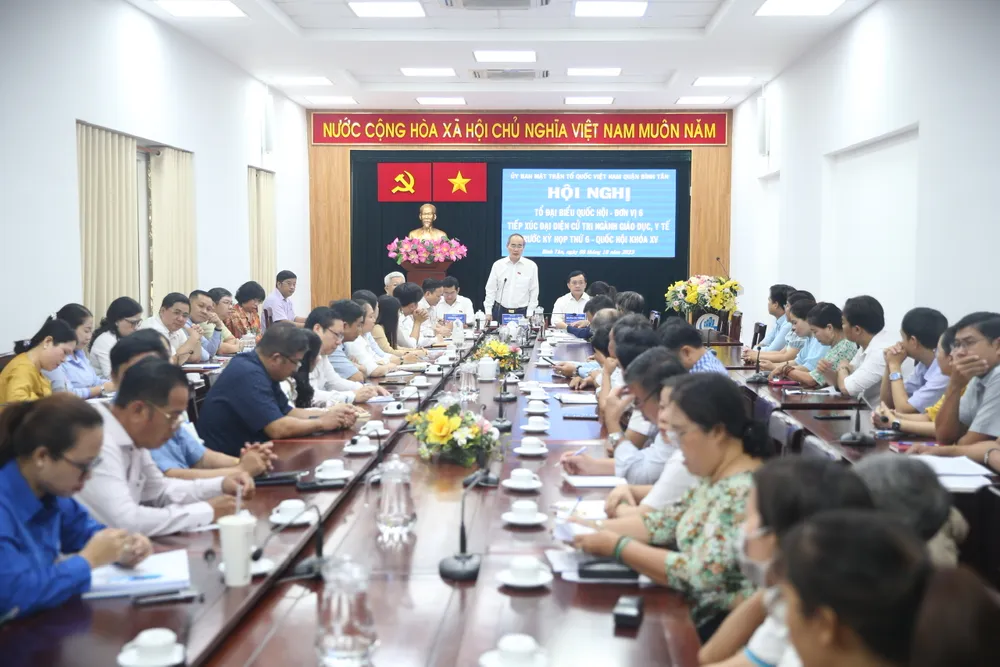 Quang cảnh buổi tiếp xúc cử tri ngành giáo dục, y tế quận Bình Tân Quang cảnh buổi tiếp xúc cử tri ngành giáo dục, y tế quận Bình Tân