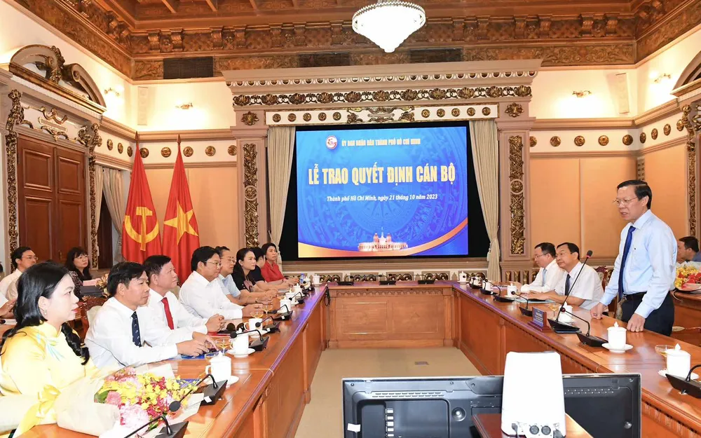 Đồng chí Phan Văn Mãi phát biểu giao nhiệm vụ. Ảnh: VIỆT DŨNG