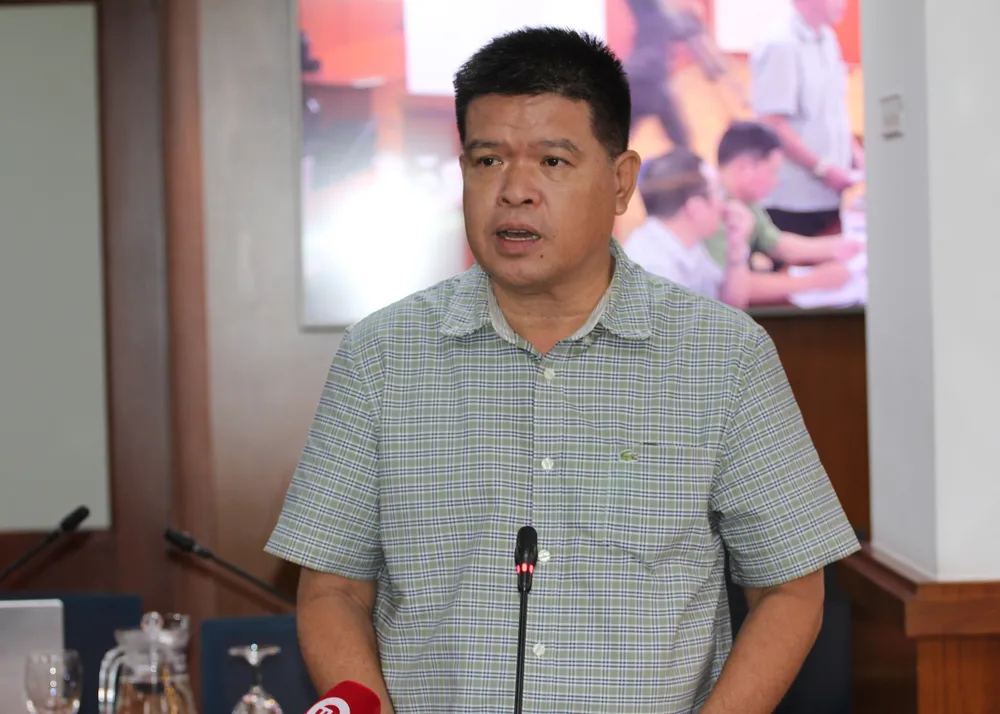 Ông Bùi Hòa An thông tin tại họp báo