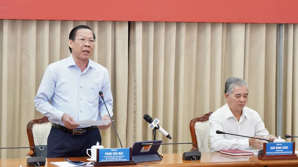 Chủ tịch UBND TPHCM Phan Văn Mãi phát biểu tại hội nghị. Ảnh: HOÀNG HÙNG