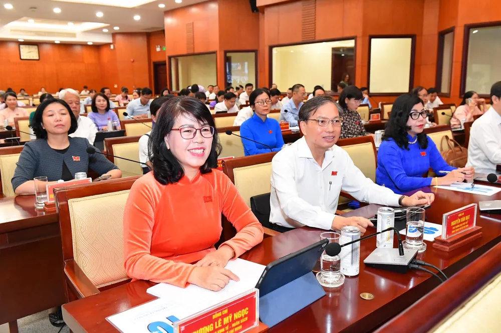 Đại biểu dự kỳ họp. Ảnh: VIỆT DŨNG