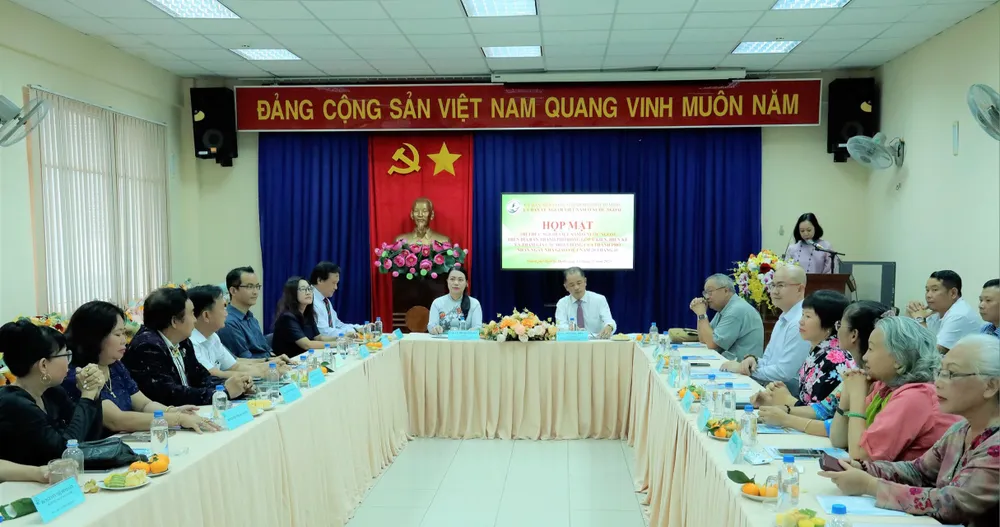 Quang cảnh buổi gặp mặt Quang cảnh buổi gặp mặt